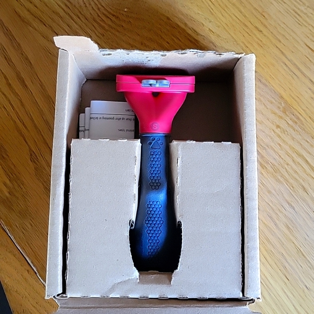 FURminator deshedding tool